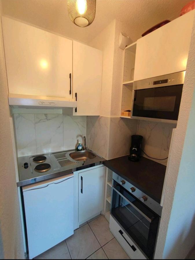 2 Pieces Proche Plage + Parking Golfe Juan Esterno foto