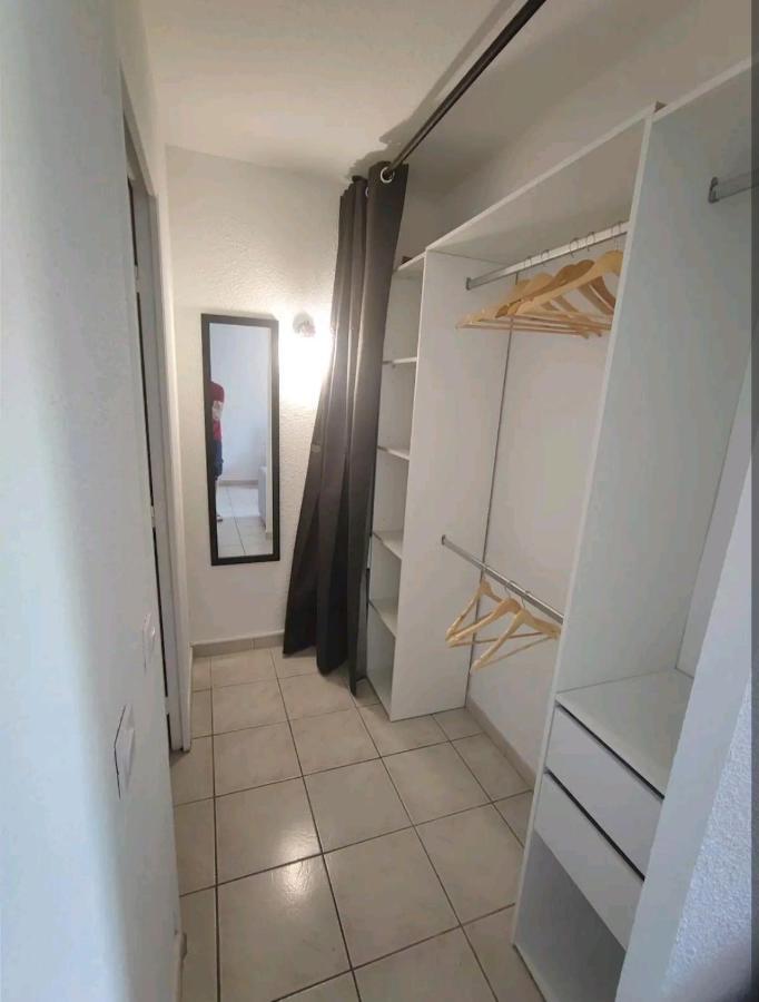2 Pieces Proche Plage + Parking Golfe Juan Esterno foto