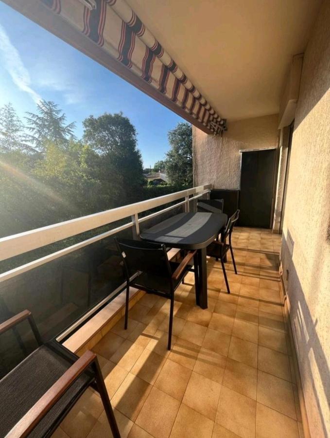 2 Pieces Proche Plage + Parking Golfe Juan Esterno foto