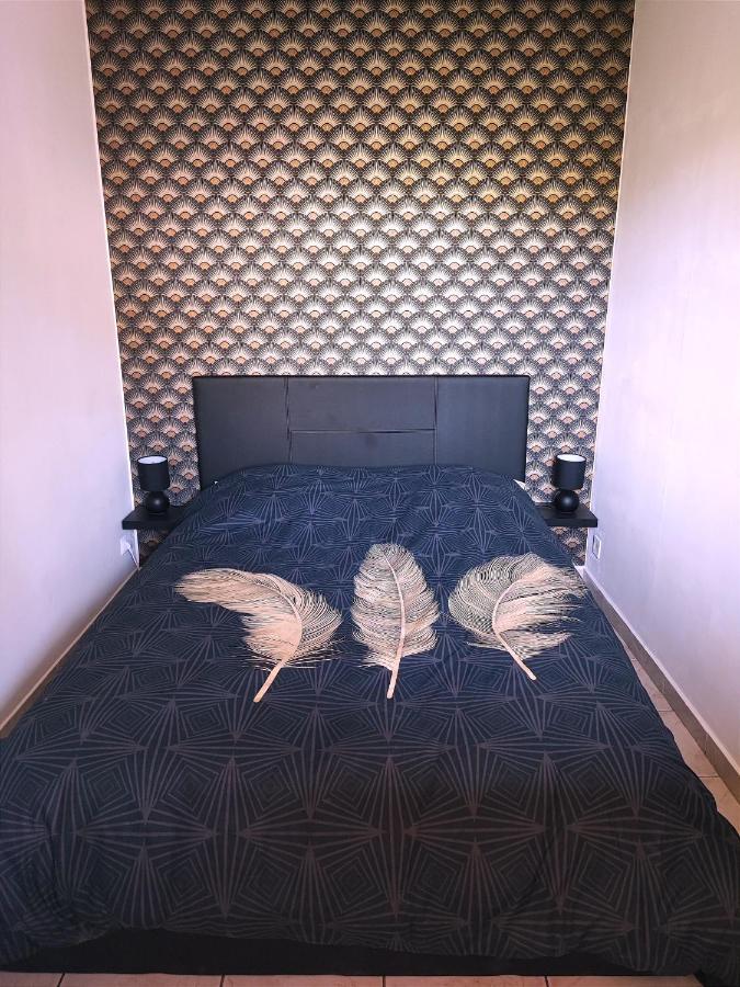 2 Pieces Proche Plage + Parking Golfe Juan Esterno foto