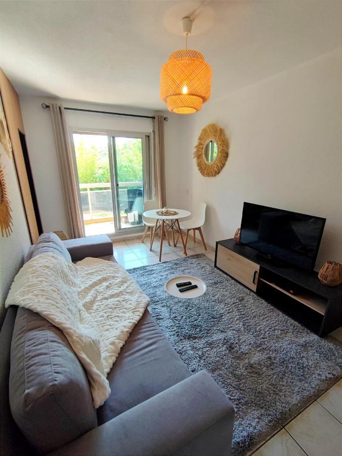 2 Pieces Proche Plage + Parking Golfe Juan Esterno foto