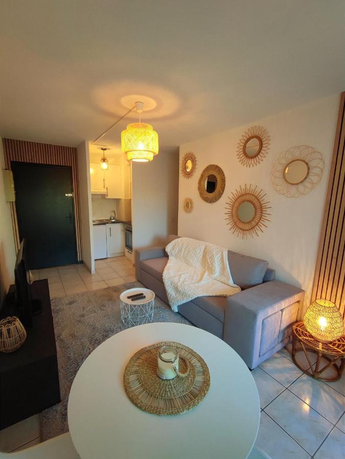 2 Pieces Proche Plage + Parking Golfe Juan Esterno foto